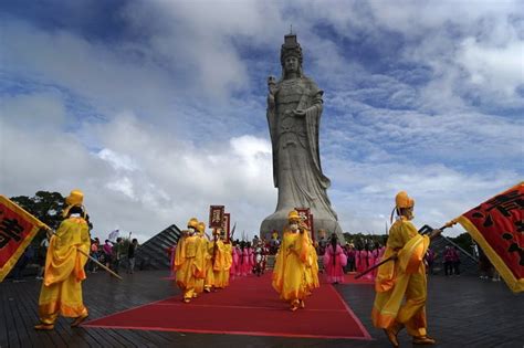 媽祖拜觀音|從佛法角度定位「天上聖母」：媽祖是觀音菩薩的化身。